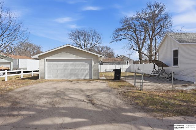 810 E 16th Street, Fremont, NE 68025