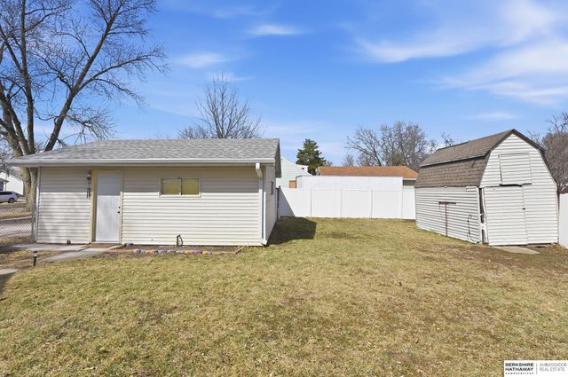 810 E 16th Street, Fremont, NE 68025