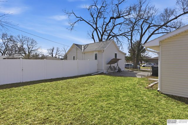 810 E 16th Street, Fremont, NE 68025