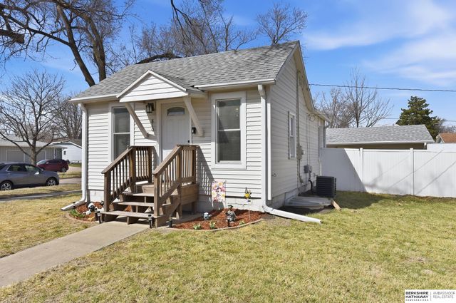 810 E 16th Street, Fremont, NE 68025