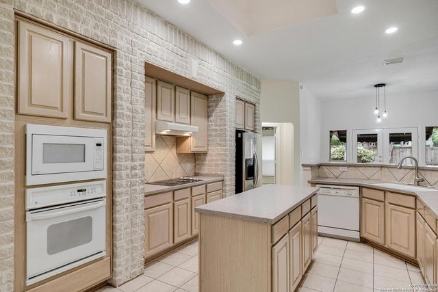 25327 Baneberry, San Antonio, TX 78260