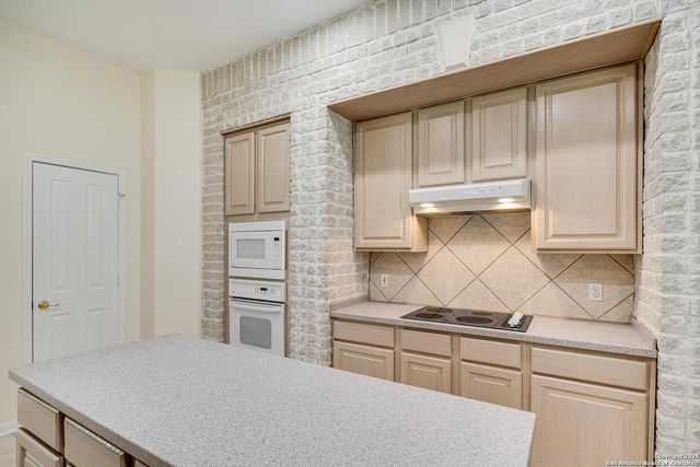 25327 Baneberry, San Antonio, TX 78260