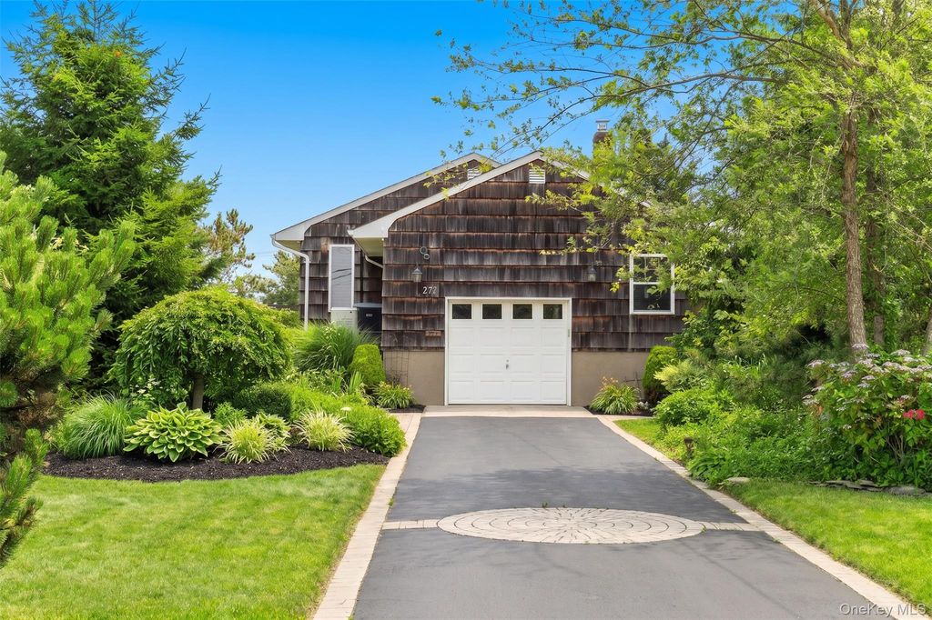 272 Grand Central Avenue, Amityville, NY 11701