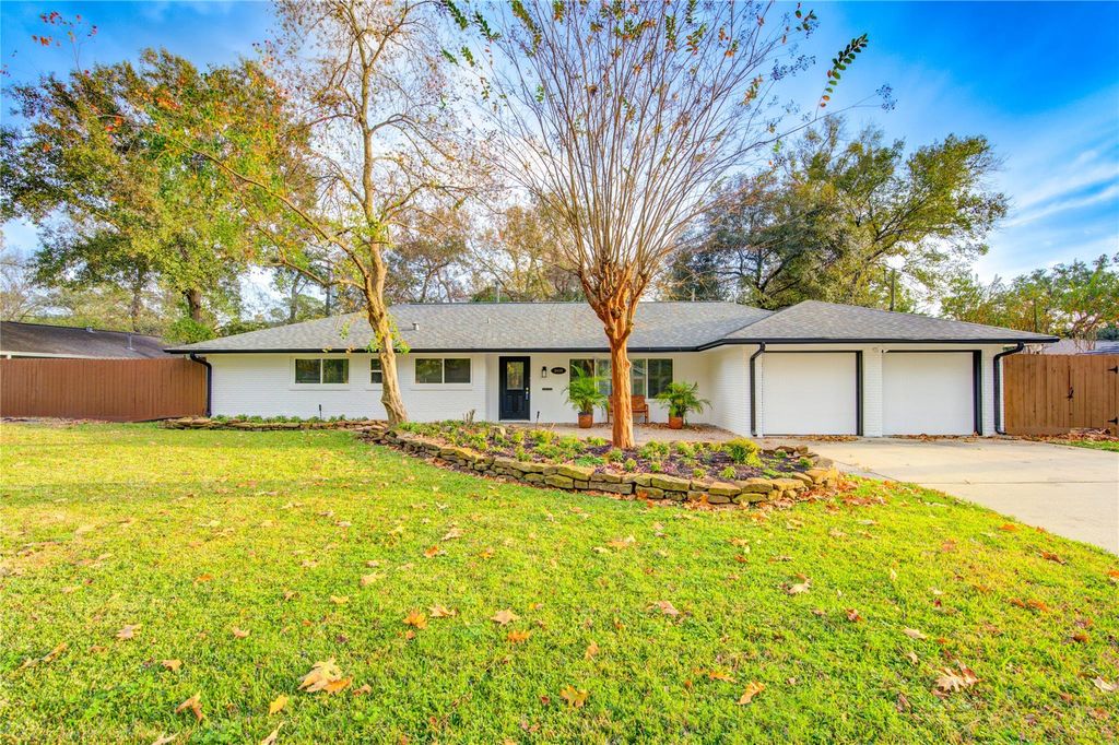 8439 Westview Drive, Houston, TX 77055