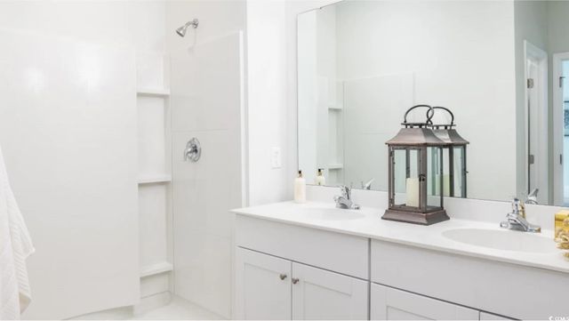 560 Runaway Train Dr, Loris, SC 29569