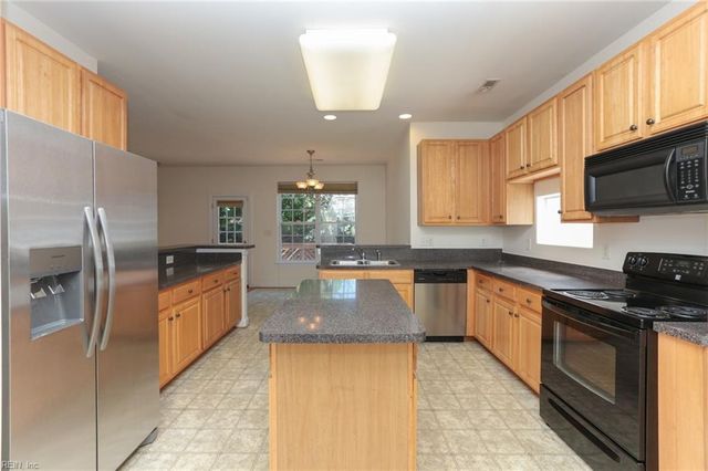 13158 Lake Pointe DR, Carrollton, VA 23314