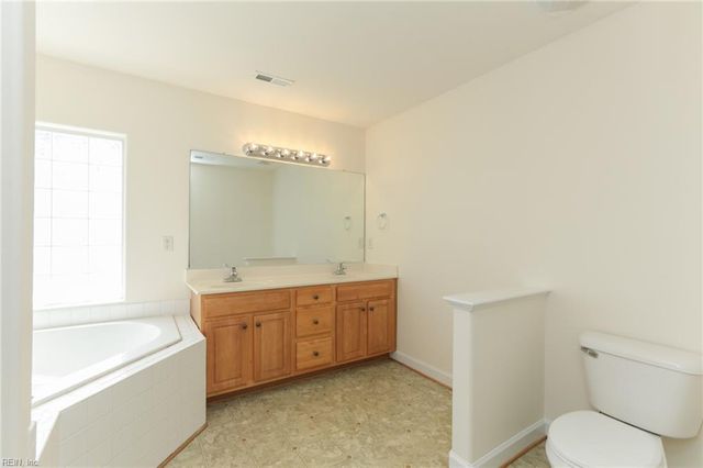 13158 Lake Pointe DR, Carrollton, VA 23314