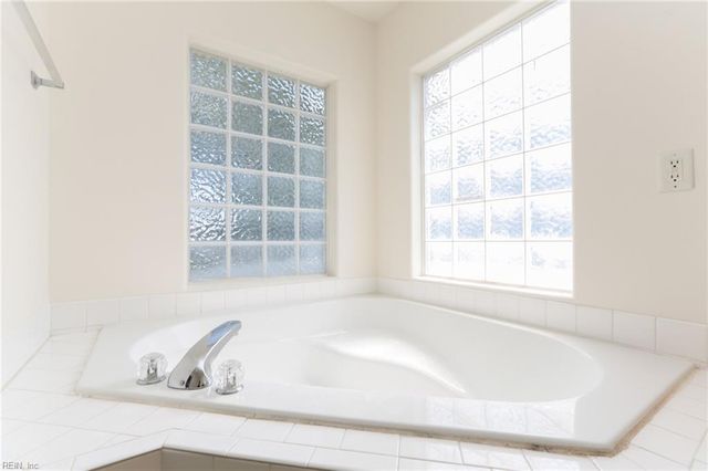 13158 Lake Pointe DR, Carrollton, VA 23314