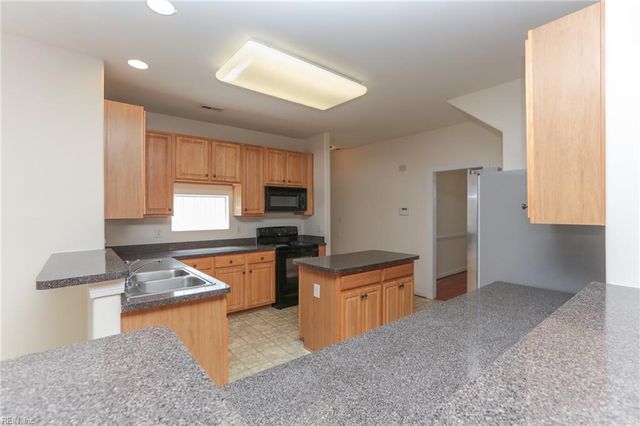 13158 Lake Pointe DR, Carrollton, VA 23314
