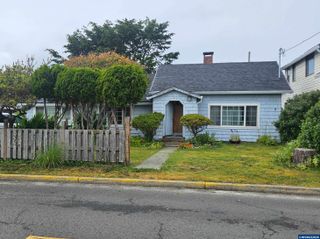1421 NW 17th St, Lincoln City, OR 97367
