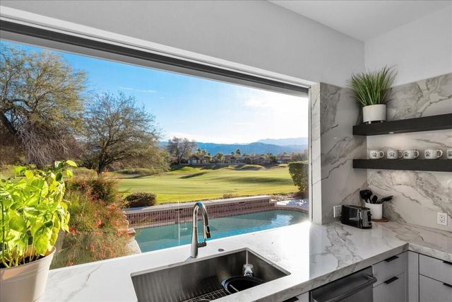 43 La Costa Drive, Rancho Mirage, CA 92270