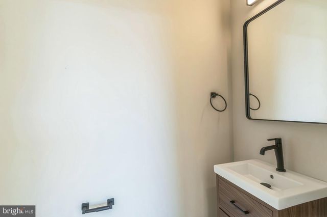 202 KALOS ST, Philadelphia, PA 19128