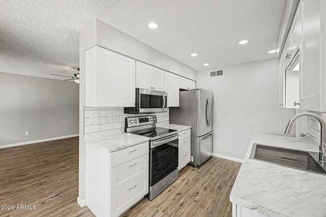 10127 N 95TH Drive B, Peoria, AZ 85345