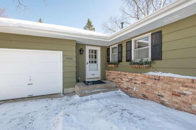 10032 Irwin Circle, Bloomington, MN 55437