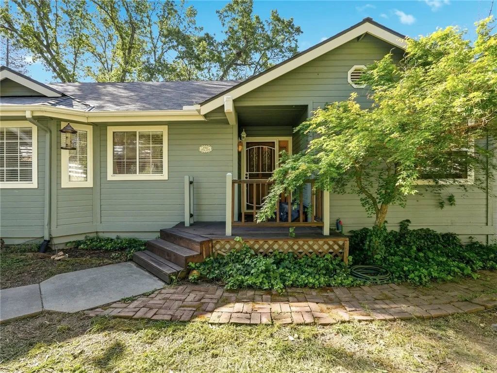 37927 China Creek, Oakhurst, CA 93644