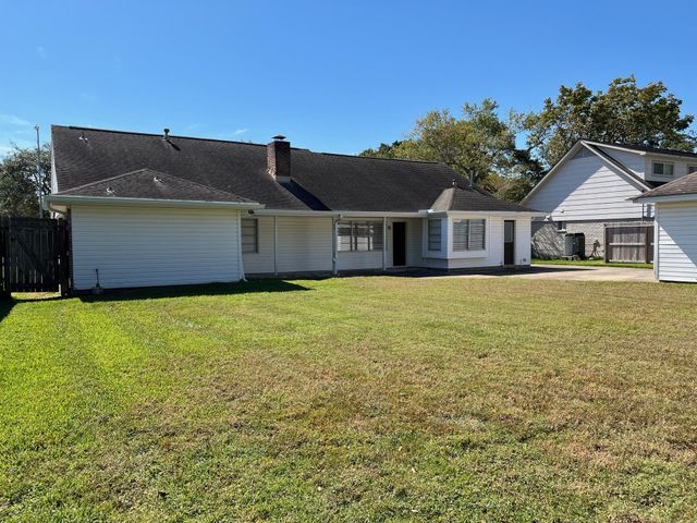 122 Driftwood Drive, Seabrook, TX 77586