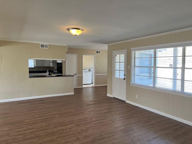 122 Driftwood Drive, Seabrook, TX 77586