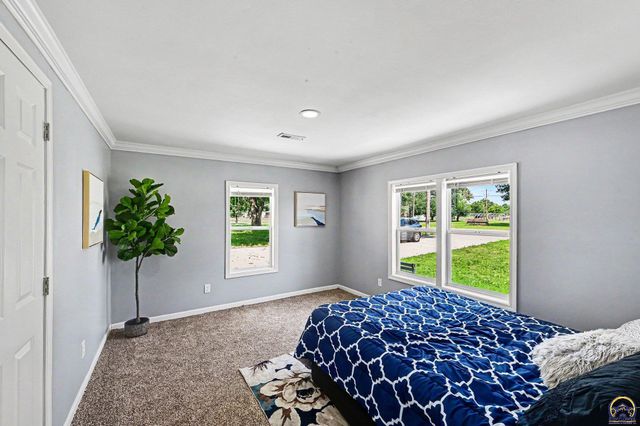 3733 NE Seward AVE, Topeka, KS 66616