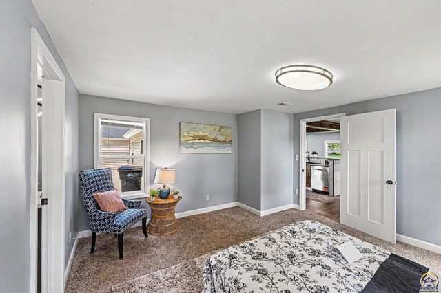 3733 NE Seward AVE, Topeka, KS 66616