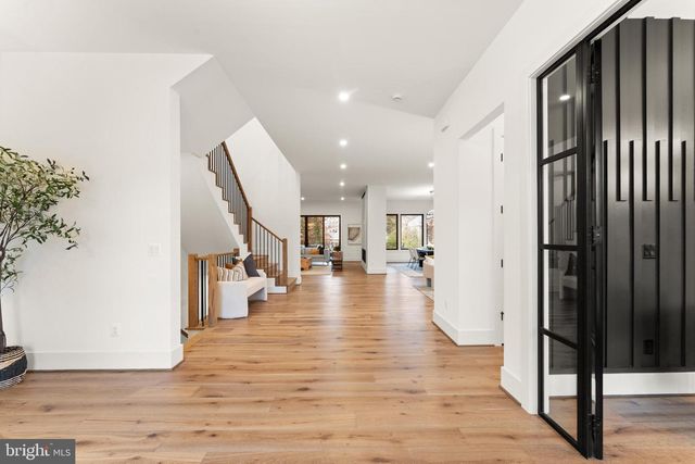 6539 FAIRLAWN DR, Mclean, VA 22101