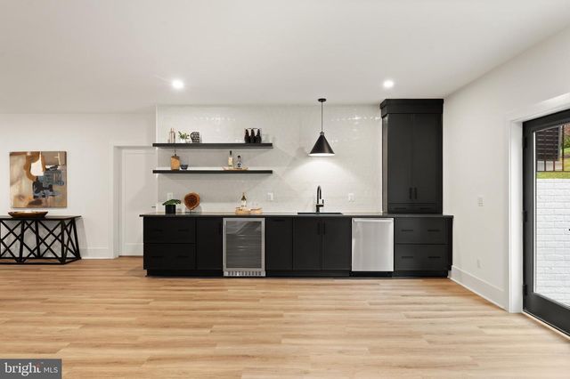 6539 FAIRLAWN DR, Mclean, VA 22101