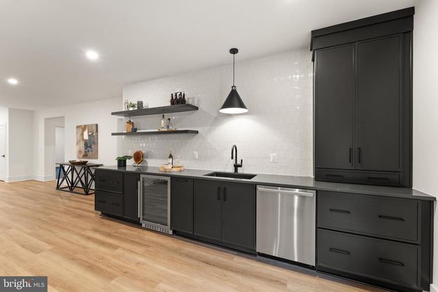 6539 FAIRLAWN DR, Mclean, VA 22101