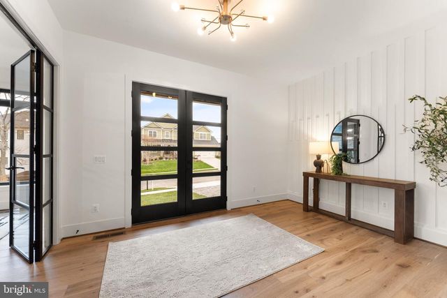 6539 FAIRLAWN DR, Mclean, VA 22101