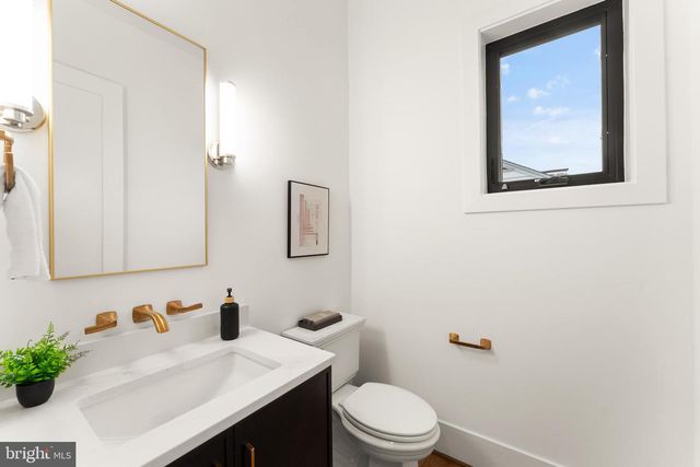 6539 FAIRLAWN DR, Mclean, VA 22101