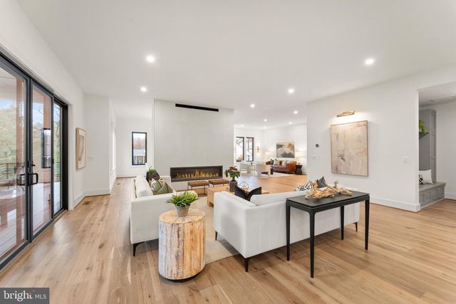 6539 FAIRLAWN DR, Mclean, VA 22101