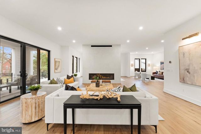 6539 FAIRLAWN DR, Mclean, VA 22101