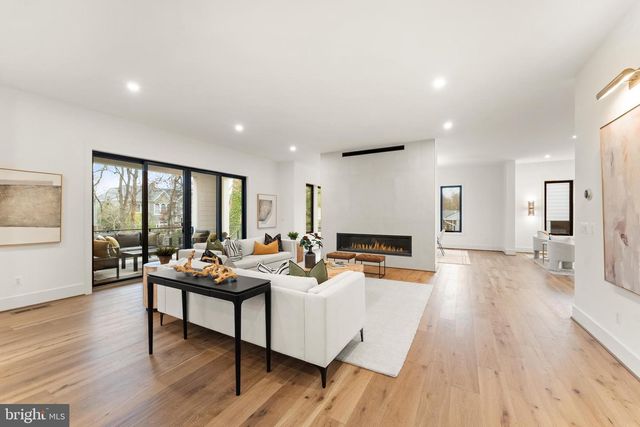 6539 FAIRLAWN DR, Mclean, VA 22101