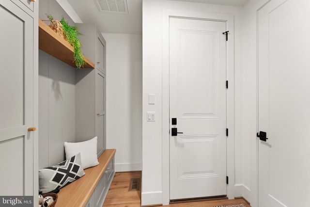 6539 FAIRLAWN DR, Mclean, VA 22101