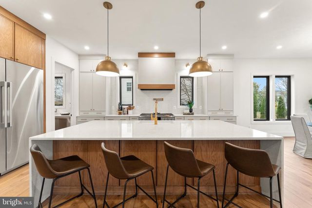 6539 FAIRLAWN DR, Mclean, VA 22101