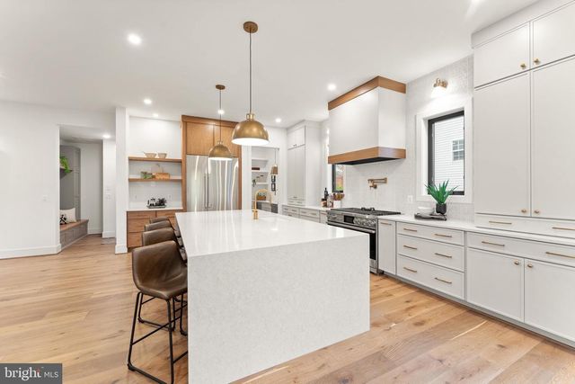 6539 FAIRLAWN DR, Mclean, VA 22101