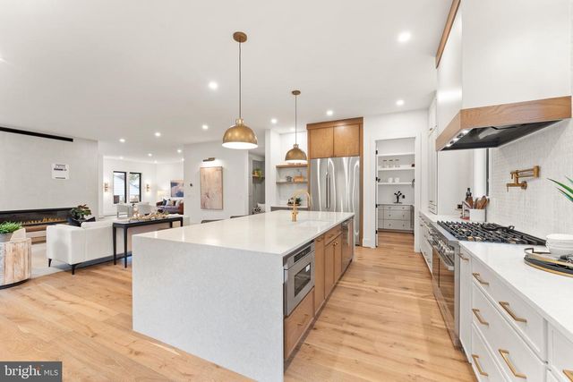 6539 FAIRLAWN DR, Mclean, VA 22101