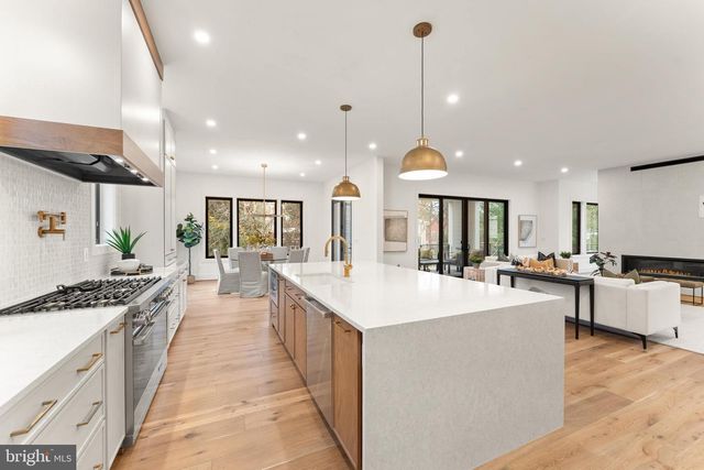 6539 FAIRLAWN DR, Mclean, VA 22101