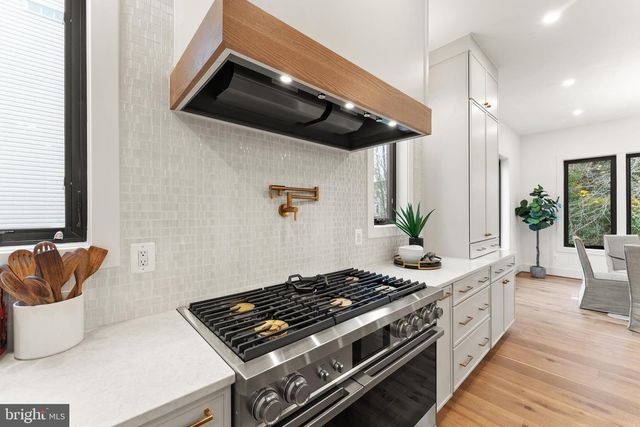 6539 FAIRLAWN DR, Mclean, VA 22101