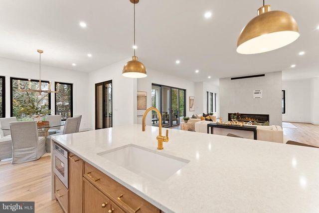 6539 FAIRLAWN DR, Mclean, VA 22101