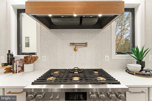 6539 FAIRLAWN DR, Mclean, VA 22101