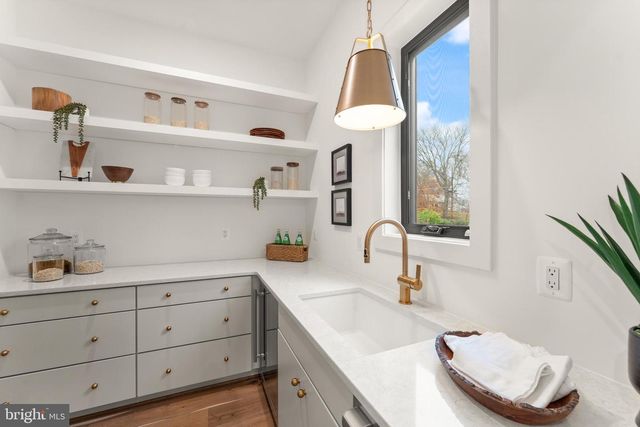 6539 FAIRLAWN DR, Mclean, VA 22101