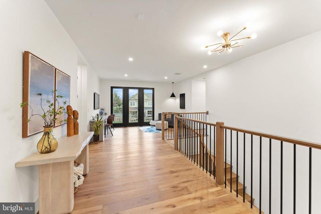 6539 FAIRLAWN DR, Mclean, VA 22101