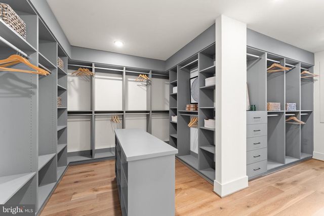 6539 FAIRLAWN DR, Mclean, VA 22101