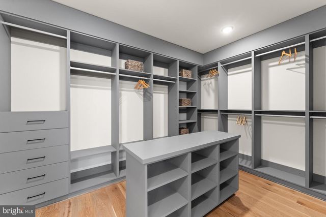 6539 FAIRLAWN DR, Mclean, VA 22101