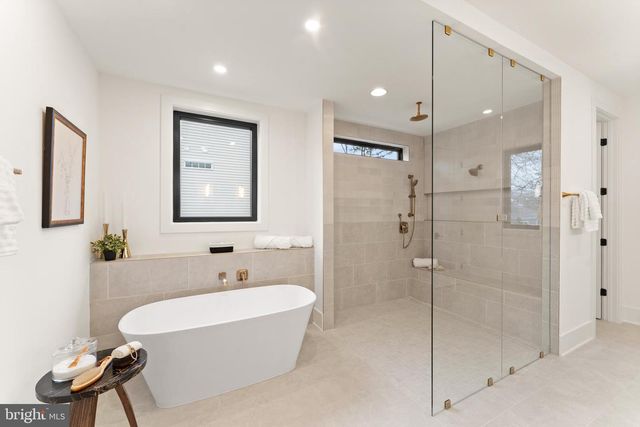 6539 FAIRLAWN DR, Mclean, VA 22101