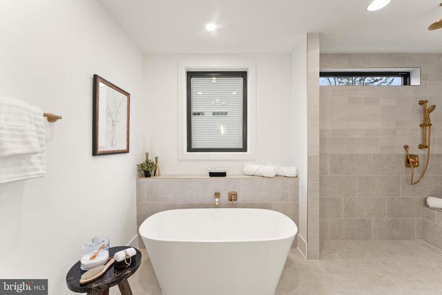 6539 FAIRLAWN DR, Mclean, VA 22101