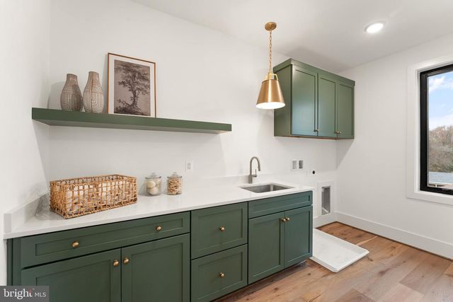 6539 FAIRLAWN DR, Mclean, VA 22101