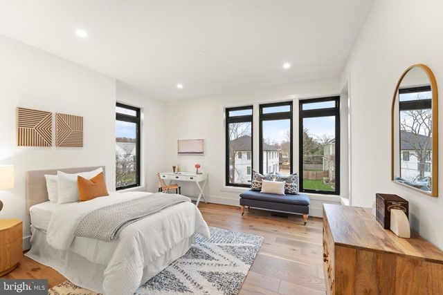 6539 FAIRLAWN DR, Mclean, VA 22101