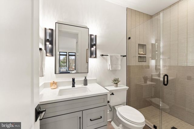 6539 FAIRLAWN DR, Mclean, VA 22101