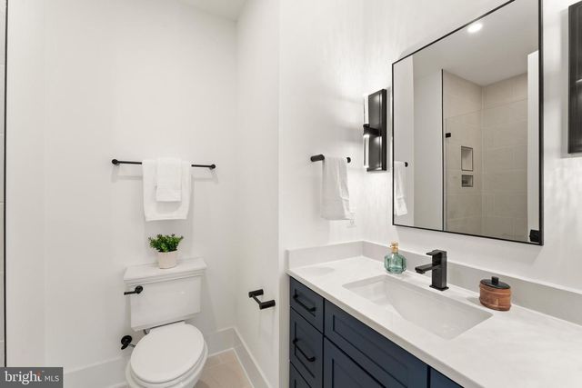 6539 FAIRLAWN DR, Mclean, VA 22101