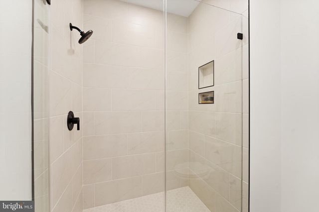 6539 FAIRLAWN DR, Mclean, VA 22101